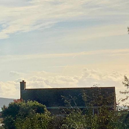 The Hideaway - Luxury Self Catering Coastal Apartment With Private Entrance & Key Box Entry Just A Few Minutes Walk To The Beach, Solent Way Walk, Shops And Many Eateries & Bars - Free Off Road Parking,Full Kitchen, Lounge,Bedroom , Bathroom & Wi-Fi Lymington Exterior foto