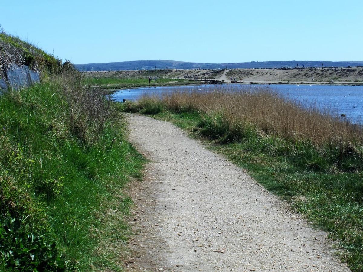 The Hideaway - Luxury Self Catering Coastal Apartment With Private Entrance & Key Box Entry Just A Few Minutes Walk To The Beach, Solent Way Walk, Shops And Many Eateries & Bars - Free Off Road Parking,Full Kitchen, Lounge,Bedroom , Bathroom & Wi-Fi Lymington Exterior foto