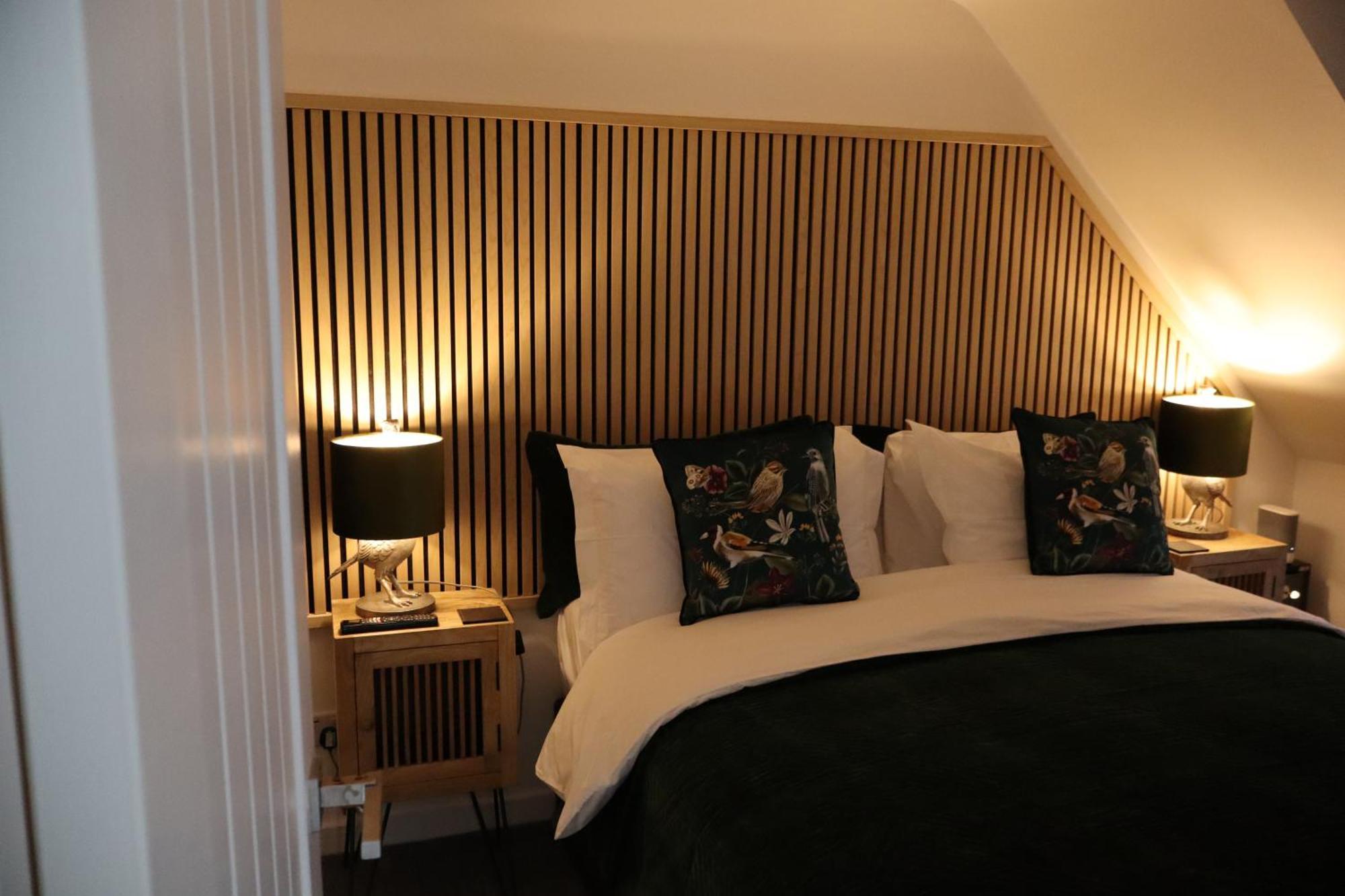 The Hideaway - Luxury Self Catering Coastal Apartment With Private Entrance & Key Box Entry Just A Few Minutes Walk To The Beach, Solent Way Walk, Shops And Many Eateries & Bars - Free Off Road Parking,Full Kitchen, Lounge,Bedroom , Bathroom & Wi-Fi Lymington Exterior foto