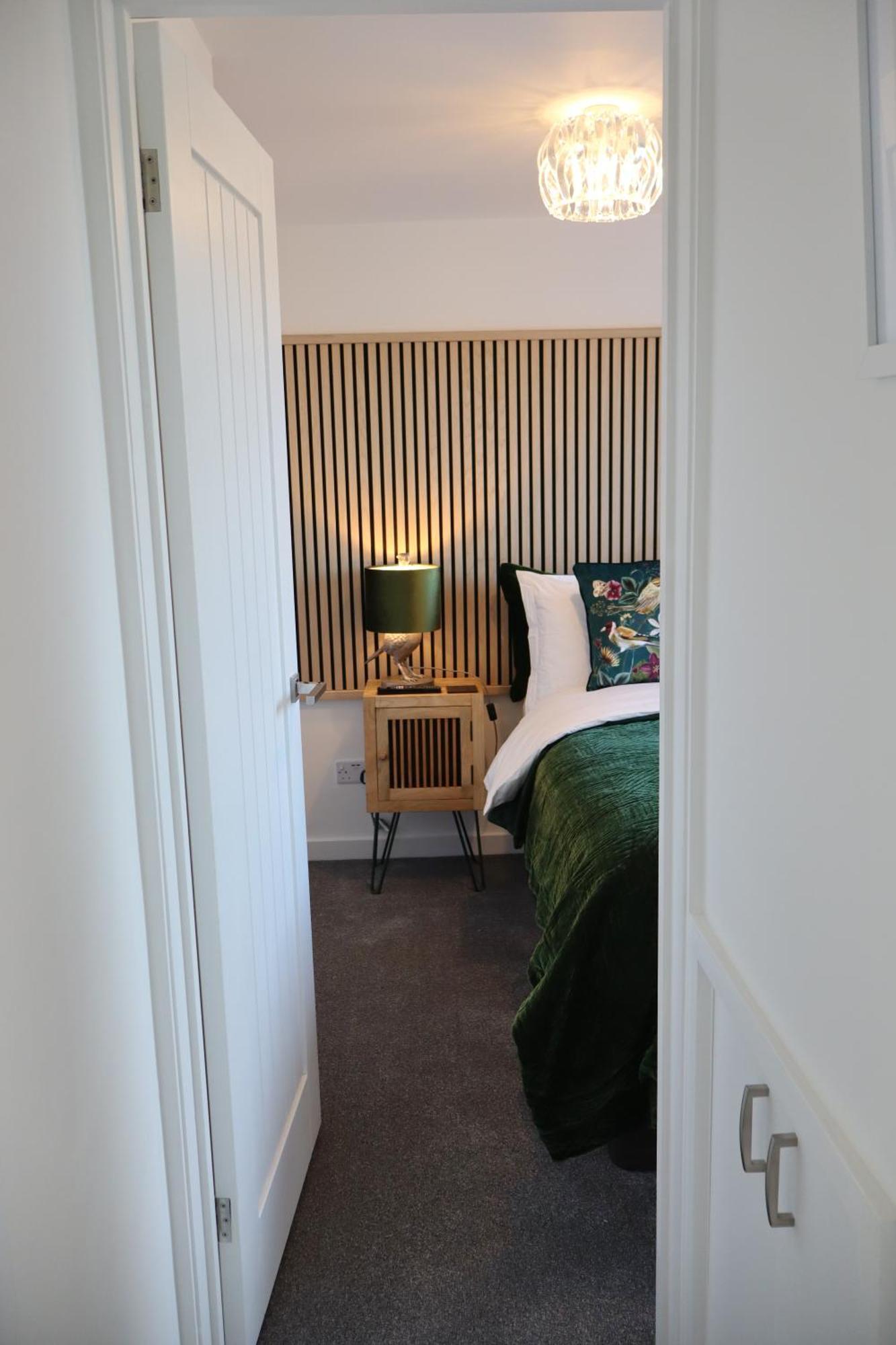 The Hideaway - Luxury Self Catering Coastal Apartment With Private Entrance & Key Box Entry Just A Few Minutes Walk To The Beach, Solent Way Walk, Shops And Many Eateries & Bars - Free Off Road Parking,Full Kitchen, Lounge,Bedroom , Bathroom & Wi-Fi Lymington Exterior foto