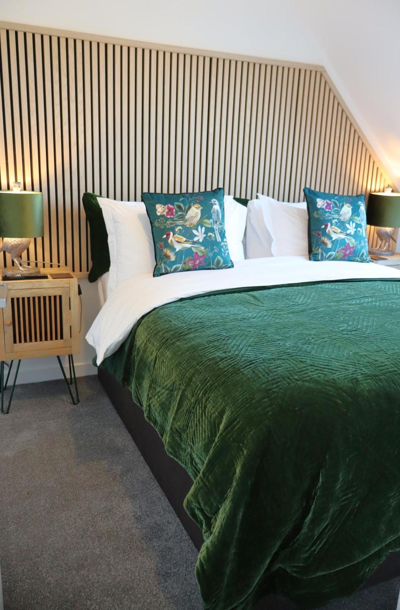 The Hideaway - Luxury Self Catering Coastal Apartment With Private Entrance & Key Box Entry Just A Few Minutes Walk To The Beach, Solent Way Walk, Shops And Many Eateries & Bars - Free Off Road Parking,Full Kitchen, Lounge,Bedroom , Bathroom & Wi-Fi Lymington Exterior foto